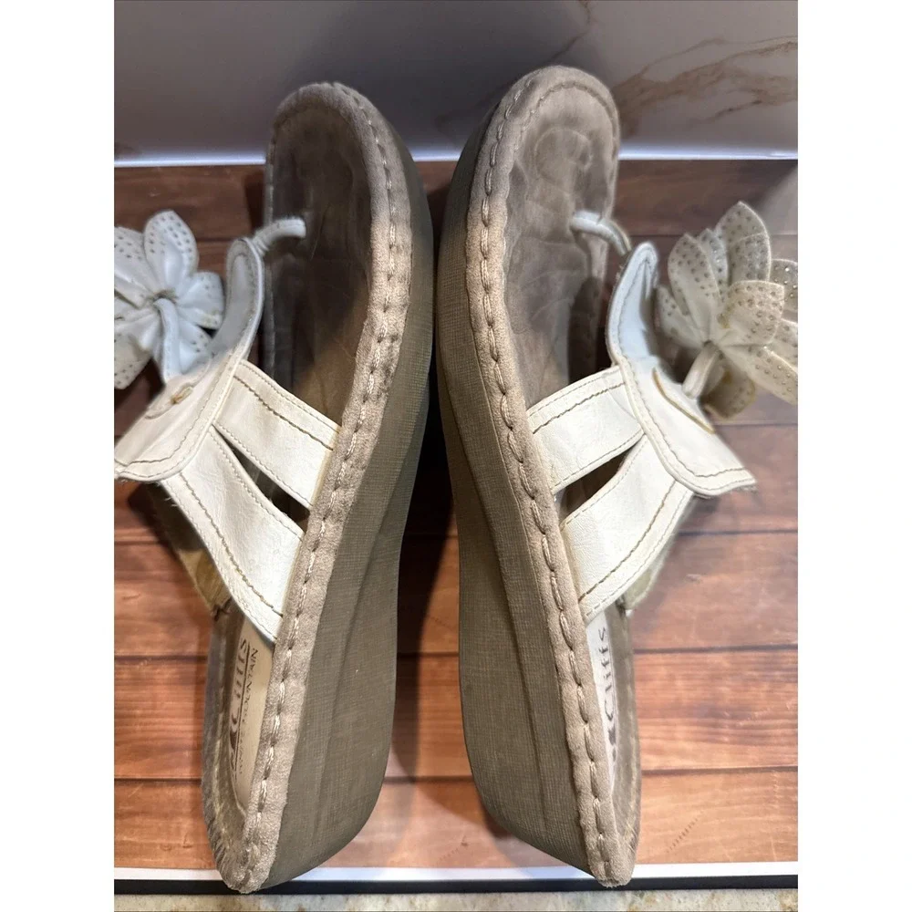 Cliffs White Mountain‎ Cynthia Sandals 9W 9 wide White Flower Wedge Comfort Used
